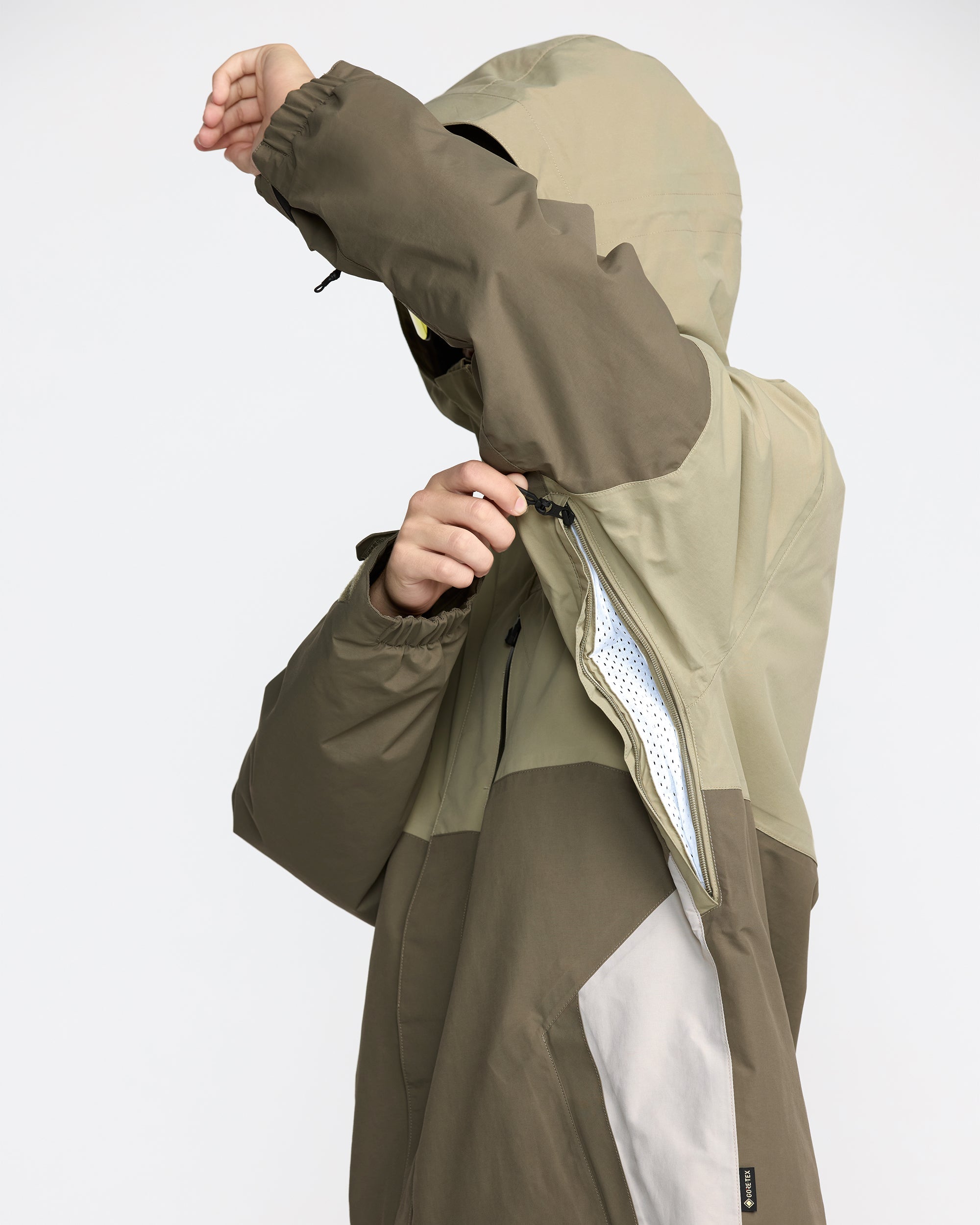 Men's L Gore-Tex Jacket - Image 4